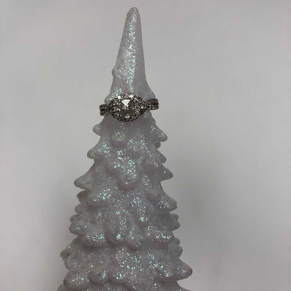 14K White Gold Diamond Ring